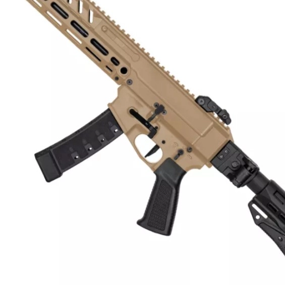 Obustronna ergonomia i zasilanie w standardzie CZ Scorpion